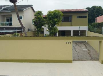 Casa · 245m² · 4 Quartos · 4 Vagas · Casa duplex em rua privativa