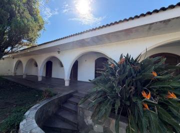 Casa de 3 quartos, Curitiba · Casa estilo colonial 299 m2 com terreno 689 m2 - Tarumã - Curitiba - PR