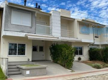 FACHADA 1 CASA DA ESQ.PARA DIR. · Aluguel Anual Sobrado 2 Dormitórios no Jardim Panorâmico, Garopaba-SC: 90m², Suíte, Churrasqueira, E