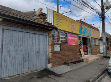 Casa de 3 quartos, Colombo · Imóvel versátil, situado em rua com ótimo fluxo de veículos e forte vocação comercial.
