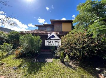 Casa · 82m² · 2 Quartos · 1 Vaga · Sobrado de madeira á venda no Rio Vermelho