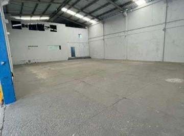 Comercial · 550m² · Galpão Comercial para Locação com Mezanino e Amplo Espaço no Bairro Municípios em Balneário Camboriú