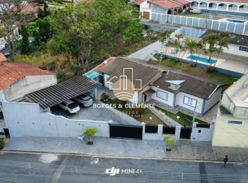 Casa · 951m² · 3 Quartos · 6 Vagas · Mansão Térrea Porteira Fechada no Jardim do Lago – Atibaia/SP