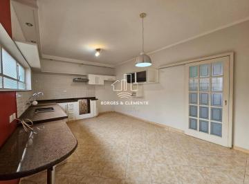 Casa · 312m² · 5 Quartos · 4 Vagas · Residência de Alto Padrão no Centro de Atibaia