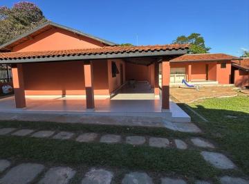 Casa de 2 quartos, Avaré · À venda casa de campo, recém reformada, com suítes e piscina, quintal arborizado e murado.