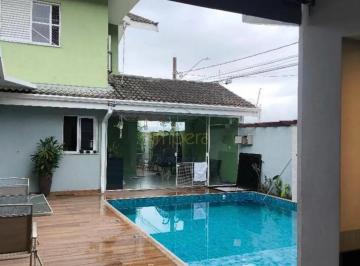 Casa · 300m² · 3 Quartos · 3 Vagas · Sobrado de 3 dormitórios com piscina - Eugênio de Melo