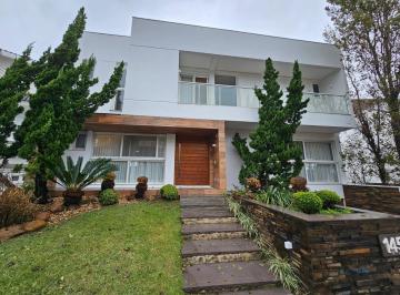 Casa · 569m² · 4 Quartos · 6 Vagas · Casa mobiliada e decorada em Condomínio fechado