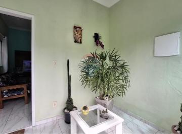 Casa · 70m² · 2 Quartos · 2 Vagas · Casa Térrea: 2 dormitórios (1 suíte), com Varanda e Churrasqueira