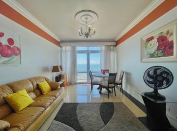 Apartamento · 187m² · 4 Quartos · 1 Vaga · Apartamento reformado Beira Mar à Venda na Pitangueiras no Guarujá | QVista I...