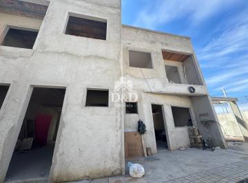 Casa · 140m² · 3 Quartos · 1 Vaga · Sobrado à venda, 140 m² por R$ 800.000,00 - Capão Raso - Curitiba/PR