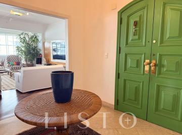 Apartamento · 205m² · 3 Quartos · 1 Vaga · Apartamento à venda em Copacabana | 205m² | 3 Quartos (1 Suíte) | Vaga | Próximo ao Metrô Cantagalo