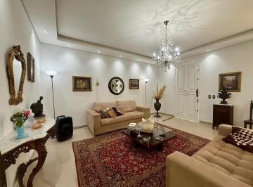 Casa · 280m² · 5 Quartos · 4 Vagas · Casa 5 Quartos com 2 Suítes e 280m² - Bom Abrigo