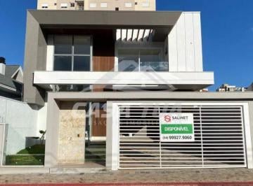 Casa · 244m² · 1 Vaga · Casa