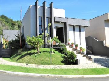 98638bb4745997cf7e7473ff76179ab3c4ea4edc · Casa térrea, 3 suítes, sala de estar e jantar, cozinha integrada, área gourmet completa, piscina e p