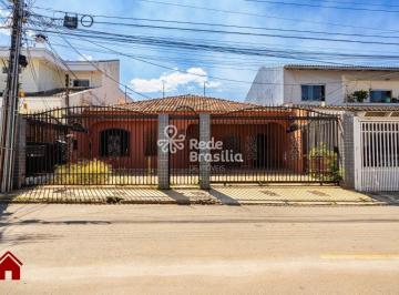 Casa · 180m² · 3 Quartos · 5 Vagas · QE 32 - Casa com 3 quartos - 1 suíte - armários - aceita financimento e FGTS - Guará II