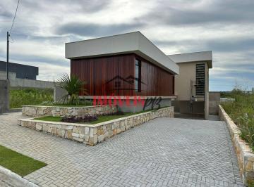 Casa · 360m² · 3 Quartos · Casa de campo em condomínio fechado
