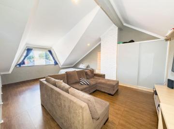 Casa de 3 quartos, Curitiba · sobrado em condomínio tripléx, amplitude e com muita luz natural, ventilação cruzada, vista livre.