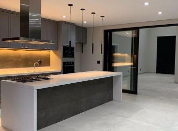 Casa · 245m² · 3 Quartos · 2 Vagas ·
Casa com 3 dormitórios à venda, 245 m² por R$ 2.950.000,00 - Reside