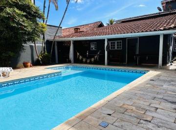 Casa de 4 quartos, São Sebastião · Casa para locação temporada praticamente pé na areia em Boiçucanga central R$ 1.500,00 á diária.