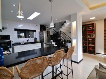 Casa de 3 quartos, Curitiba · Triplex mobiliado no bairro Tingui