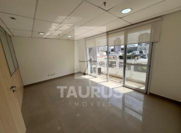 Foto 01 · Sala comercial para alugar em Moema. 2 salas, 1 vaga, varanda, 47m².