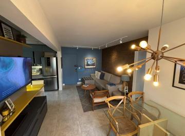 Apartamento · 70m² · 2 Quartos · 1 Vaga · Apartamento a venda próximo ao Shopping Santa Cruz, totalmente reformado