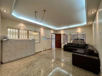Casa · 223m² · 4 Quartos · 3 Vagas · Sobrado com Closet, Varanda e 3 Vagas no Ipiranga