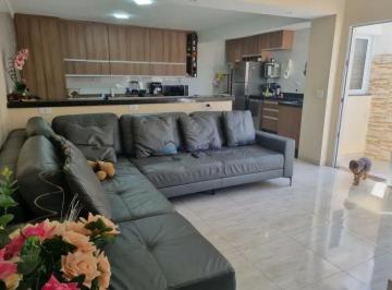 Casa · 215m² · 3 Quartos · 2 Vagas · Sobrado 215m² - 3 Quartos sendo 1 suíte, 2 Vagas de garagem - Jardim Clímax