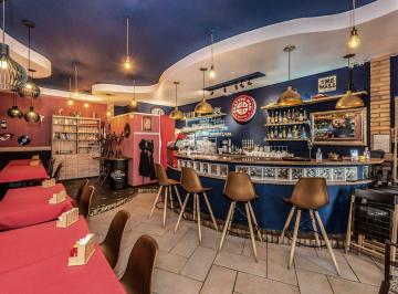 Comercial · 58m² · Loja Comercial equipada no Moinhos de Vento em frente ao Parcão.