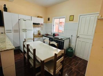 Casa · 86m² · 2 Quartos · 1 Vaga · Sobrado Churrasqueira - Balneário Umurama, Mongaguá