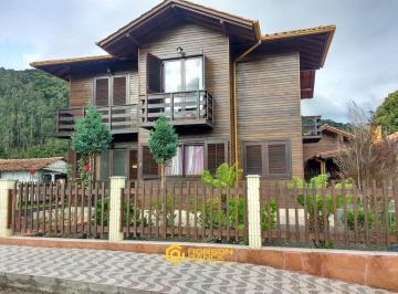 24244483_4.jpg · Casa de 250m² em local de destaque