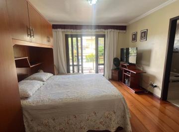 Apartamento · 199m² · 4 Quartos · 4 Vagas · Sobrado com 4 Quartos no Pilarzinho em Curitiba!<b