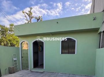 entra1750637510051.jpeg · Casa à venda com ponto de comércio na frente, com 3 quartos, sendo 1 suíte - Parque Julião Nogueira,