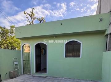 entra1750637510051.jpeg · Casa à venda com ponto de comércio na frente, com 3 quartos, sendo 1 suíte - Parque Julião Nogueira,