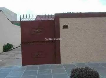 1000442032.jpg · Casa à Venda no Parque Leopoldina com 3 quartos, sendo 1 suíte - Campos dos Goytacazes.