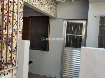 whatsapp-image-2025-09-27-at-15-44-39-11758999553289.jpeg · Casa à venda com 2 quartos 1 vaga + edicula com 1 quarto + sala + cozinha - Santo Antônio, São Caeta