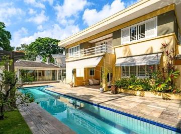 Casa · 4670m² · 6 Vagas · Descubra o equilíbrio perfeito entre conforto e espaço sofisticado.