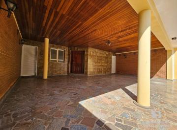 Casa · 302m² · 4 Quartos · 6 Vagas · Oportunidade