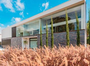 Casa · 940m² · 4 Quartos · 4 Vagas · Casa em Condomínio - Alphaville Residencial Dois - 4 Suítes - 800m².