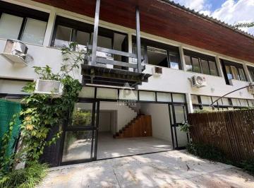 Casa · 1650000m² · 4 Quartos · 1 Vaga · Seu Refúgio Particular no Alto da Boa Vista: Conforto e Natureza em um Casa Triplex Exclusiva
