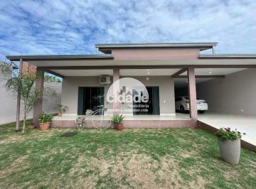Casa · 212m² · 2 Quartos · 4 Vagas · Casa no universitário - 1 suíte + 2 quartos com sobra de terreno 