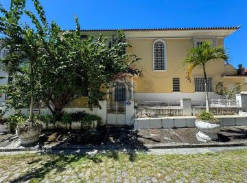 Casa · 450m² · 8 Quartos · 2 Vagas · Grande casa em Santa Teresa