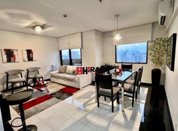 a1223ae54c2de566e13917f977fb75c7a0cd5985 · Apartamento, 75 m2, 2 quartos com uma suíte e 2 vagas no coração do Itaim Bibi.