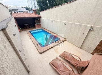 0e85a580a2d4c6eee73b36c90641983727a0b257 · Sobrado mobiliado com 2 dormitórios, 2 banheiros, 2 vagas, piscina e área gourmet com churrasqueira 
