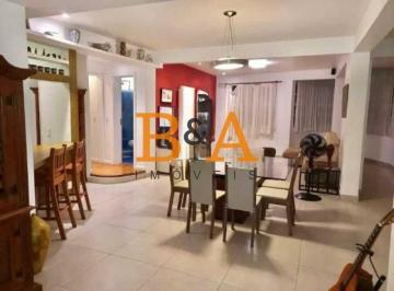 Apartamento · 140m² · 3 Quartos · 1 Vaga · Apartamento Reformado com 140m², Varanda Integrada e a 200m da Lagoa