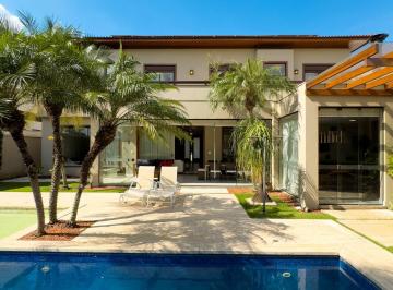 Casa · 600m² · 4 Quartos · 6 Vagas · Luxo e Tecnologia: 4 Suítes, Piscina Aquecida e Área Gourmet Completa