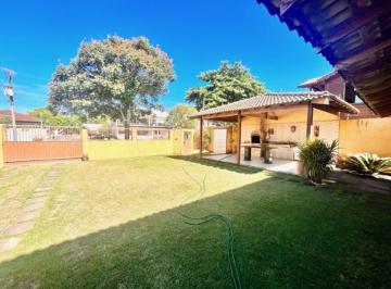 Casa de 5 quartos, Serra · Casa duplex com 5 quartos, 3 banheiros, área gourmet e 6 vagas de garagem em Manguinhos - Serra - ES