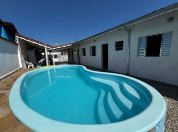 Casa de 6 quartos, Peruíbe · Casa com 6 quartos e piscina em Peruíbe.