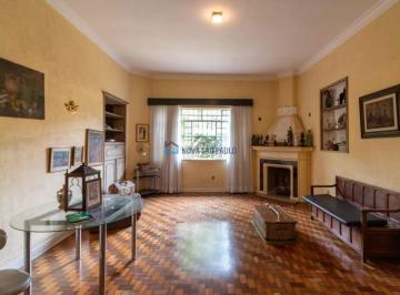 Casa · 1500m² · 4 Quartos · 6 Vagas · Residência Térrea em Terreno de 1.500m² com Localização Estratégica.