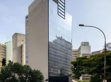 Casa · 5500m² · 15 Quartos · Prédio comercial de alto padrão com 15 andares e fachada em pele de vidro na Vil